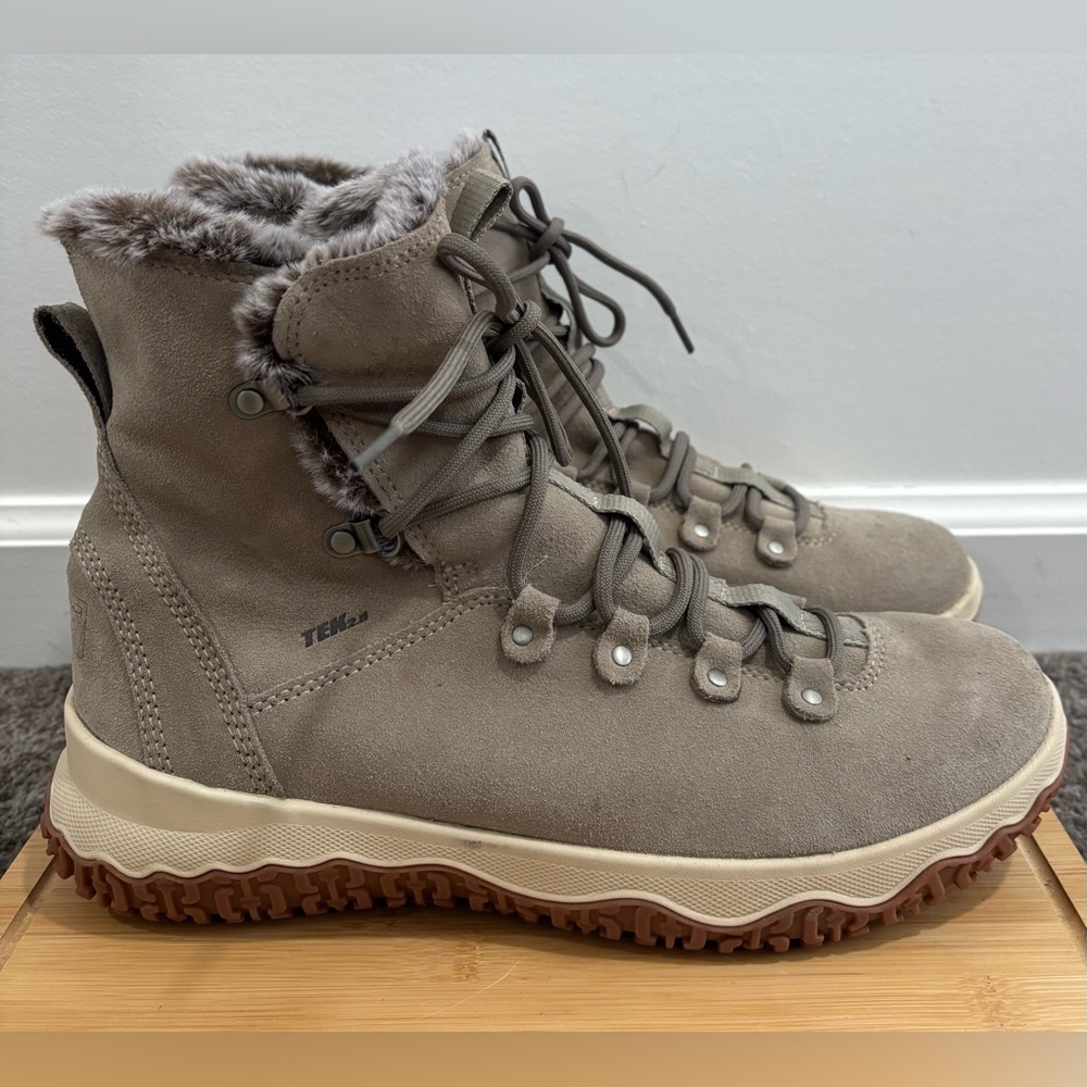 L.L. Bean Women's hiking boots waterproof size 11